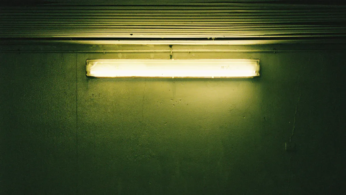 ความแตกต่างที่สำคัญระหว่างไฟตรึง LED Batman B1 และหลอดฟลูออเรสเซนต์